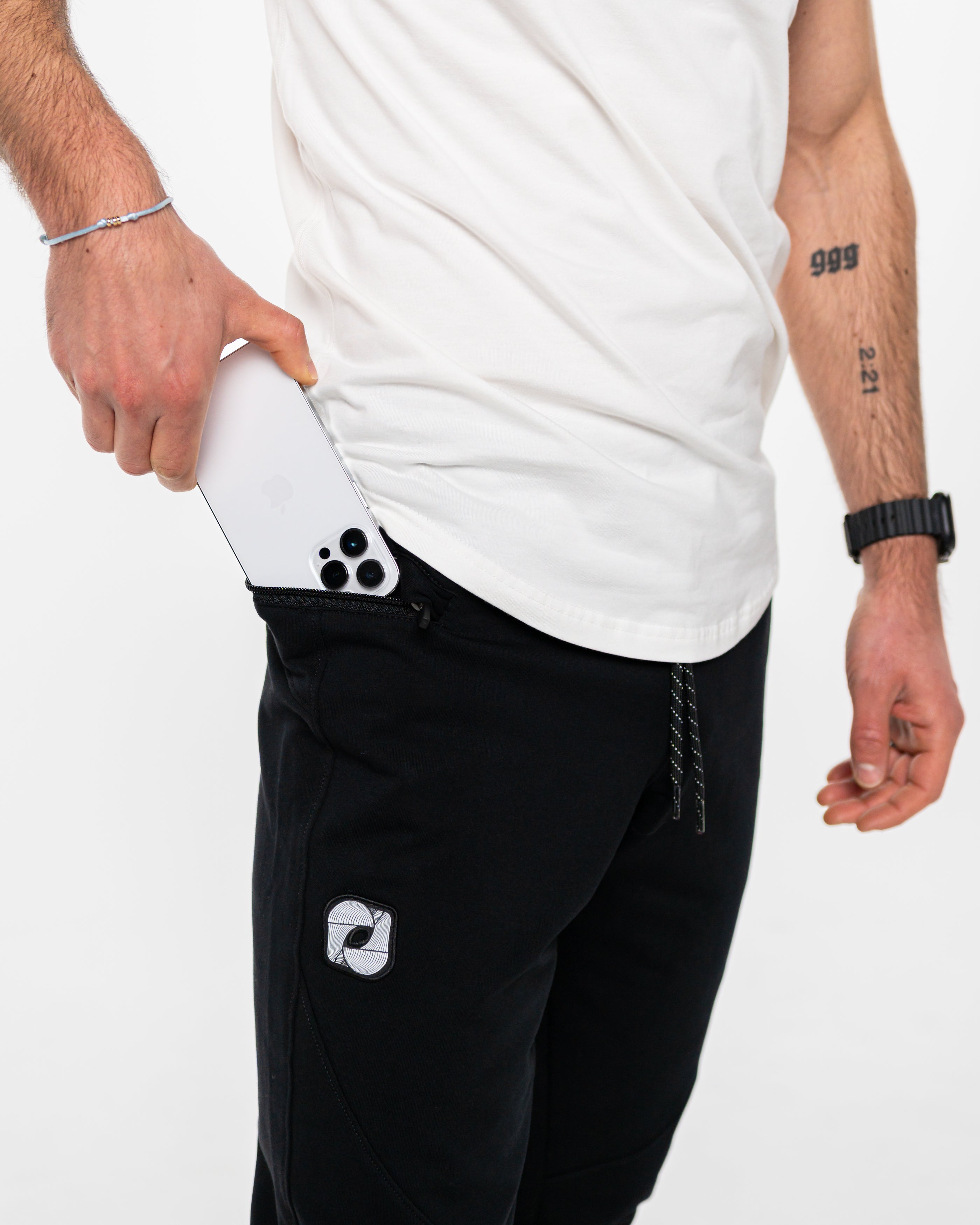 techJoggers black