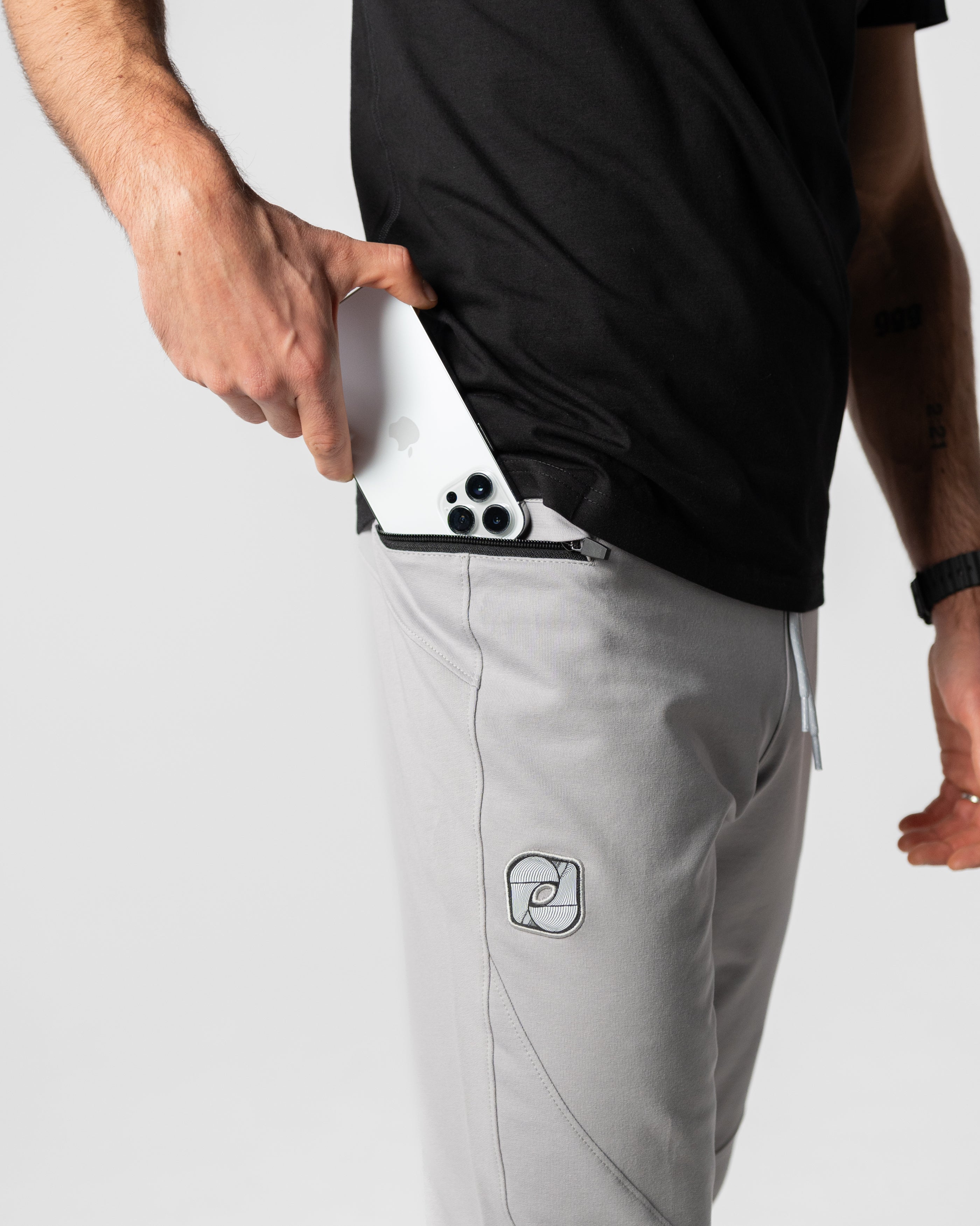 techJoggers grey